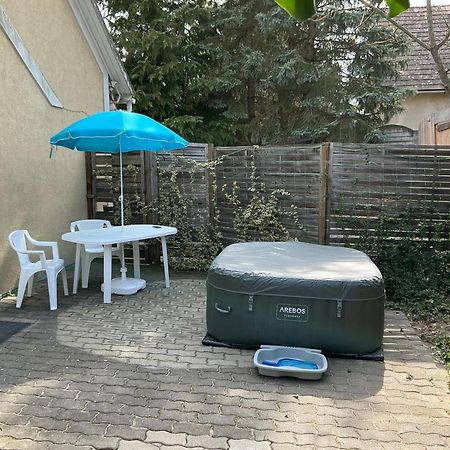 Pitypang Lak Leilighet Szigetmonostor Eksteriør bilde